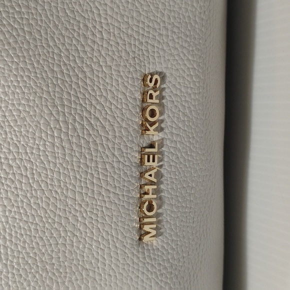 Michael Kors Raven Large Leather Shoulder Bag Creme NWOT - Picture 4 of 13